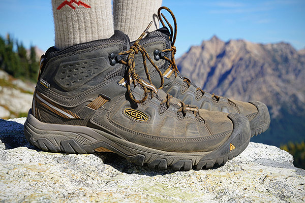 giày hiking boot
