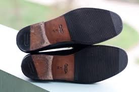Bạn đã biết cách giảm độ trơn cho giày da nam chưa?